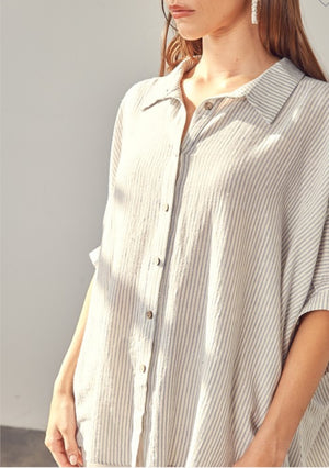 FLOWY DENIM STRIPE BUTTON FRONT SHIRT